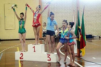 Ginástica rítmica de Criciúma conquista primeiro lugar em competição no Rio Grande do Sul