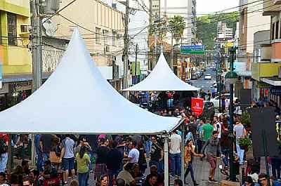 Rock na Rua reúne gerações no Centro de Blumenau