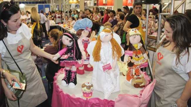 Capacitadoras da Afasc na Feira Mega Artesanal na EXPO São Paulo