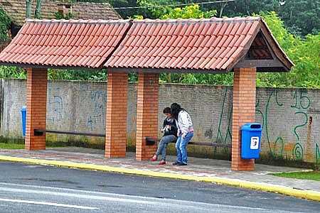 Penha ganha 23 novos abrigos em paradas de ônibus