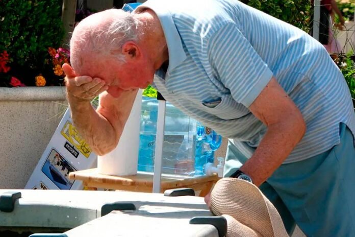 Idoso Idosa Calor Verão Família Cuidados