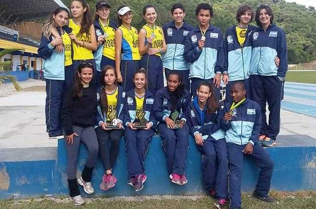 Alunos de Navegantes são destaques no Campeonato Estadual Caixa de Atletismo